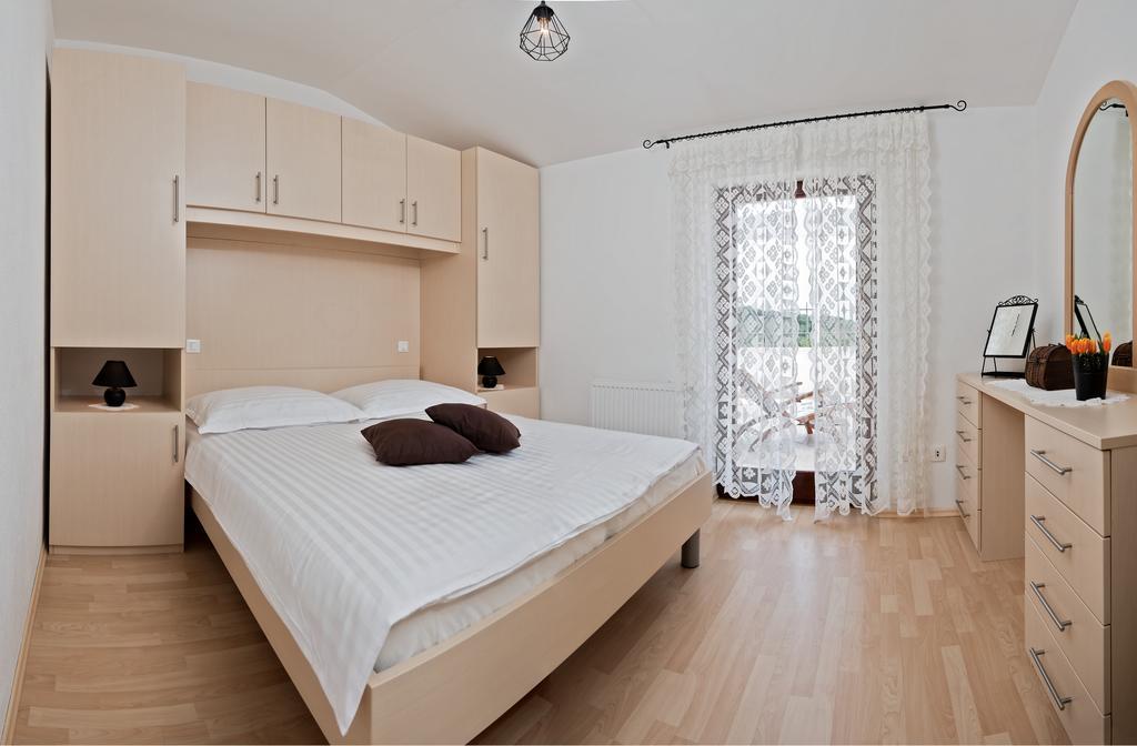 Villa Vinea Prapatnica Екстериор снимка